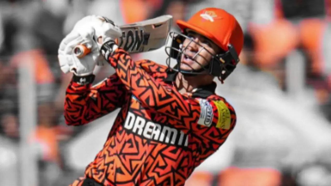 No SRH batsmen were able to put on a big show with the willow except for Abhishek Sharma and Shahbaz Ahmed. Abhishek scored 31 runs in 13 balls including 3 fours and 2 sixes. Later, Shahbaz also smashed 40 runs off 37 balls. His knock included 1 four and 1 six