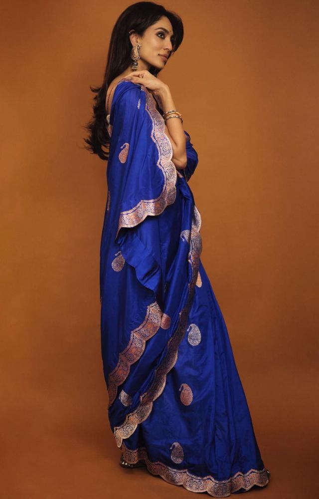 Sobhita Dhulipala is a stunner, and there is no doubt about it. In this striking look, she wore a beautiful blue saree, which can be a perfect inspiration