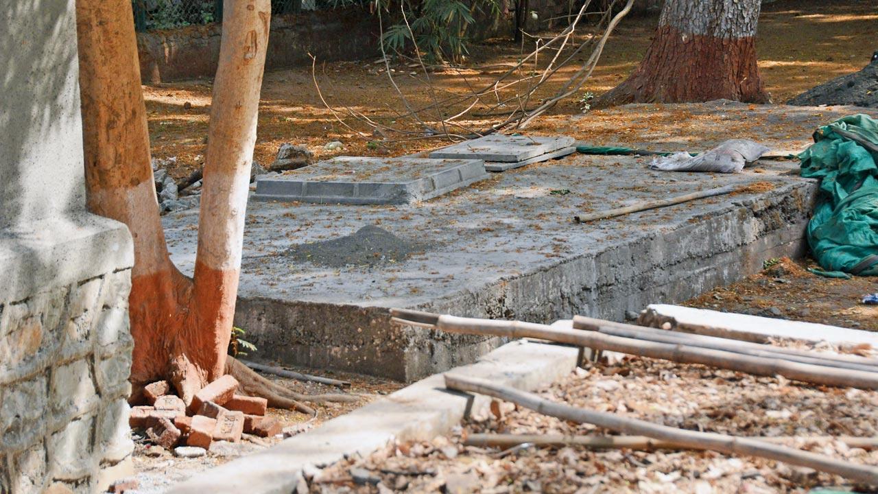 The scene of the tragedy at Maharshi Karve Garden, Wadala, on Friday. Pic/Sayyed Sameer Abedi