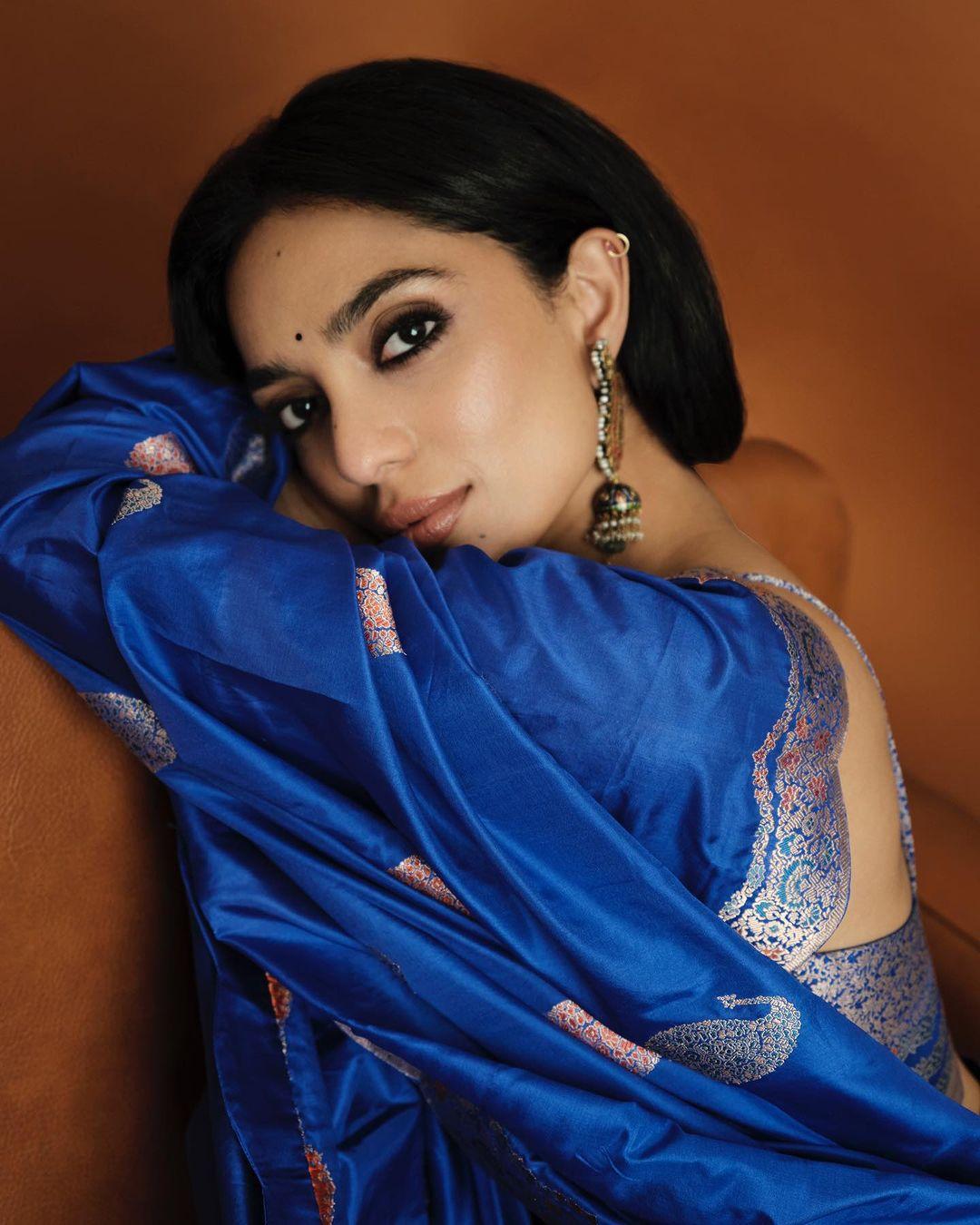 Sobhita Dhulipala draped it in an authentic style and complemented it with a spaghetti-strapped blouse that matched the border's detailed design, creating a seamless fusion of classic and modern aesthetics. 