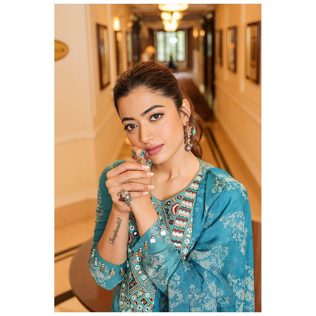 For an exquisite look on the second day of Chaitra Navratri, you can't go wrong with Rashmika's exquisite blue sharara set. It's made from luxurious silk fabric adorned with romantic floral motifs. 