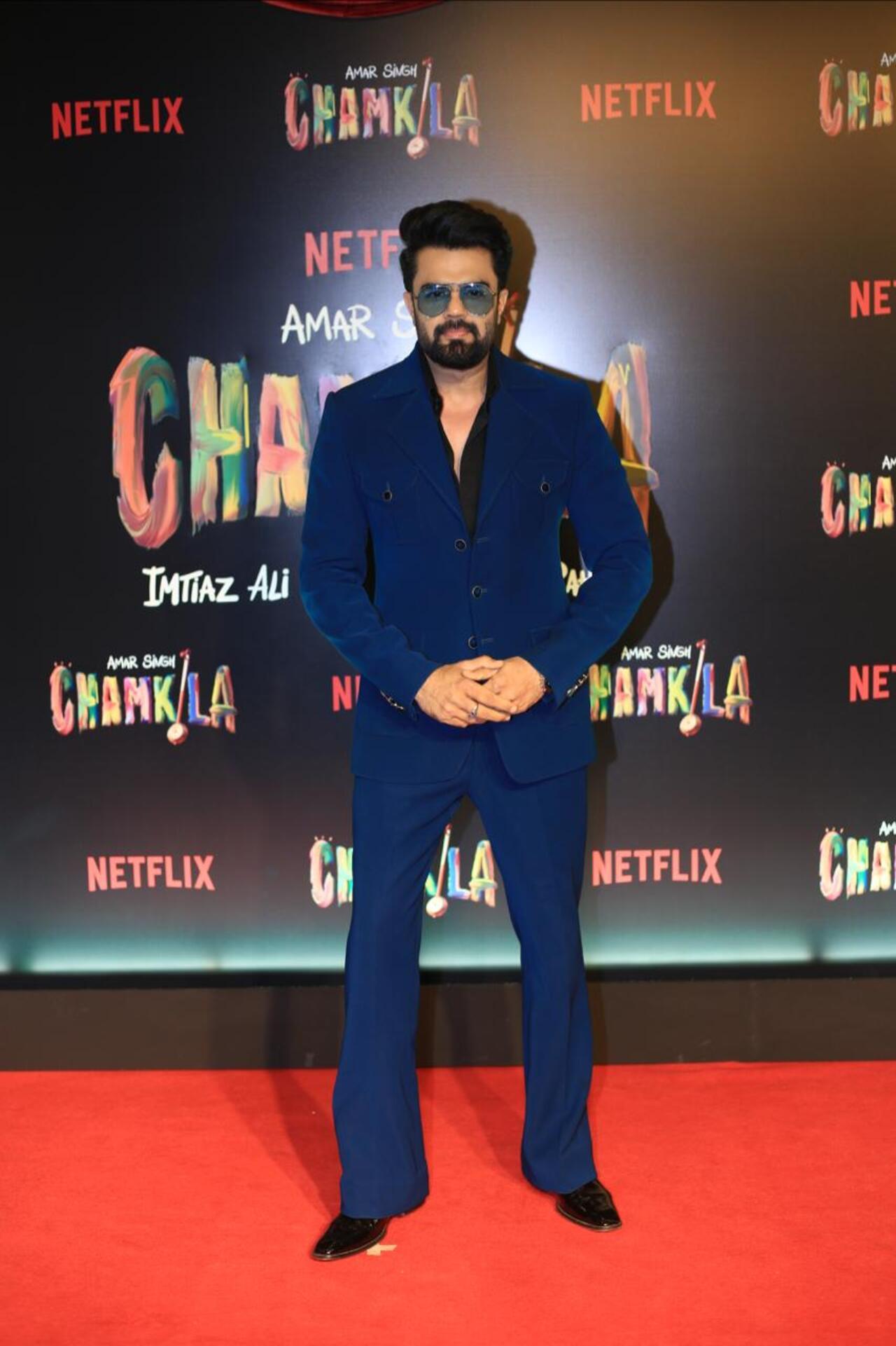 Maniesh Paul looked dashing in a bright blue suit