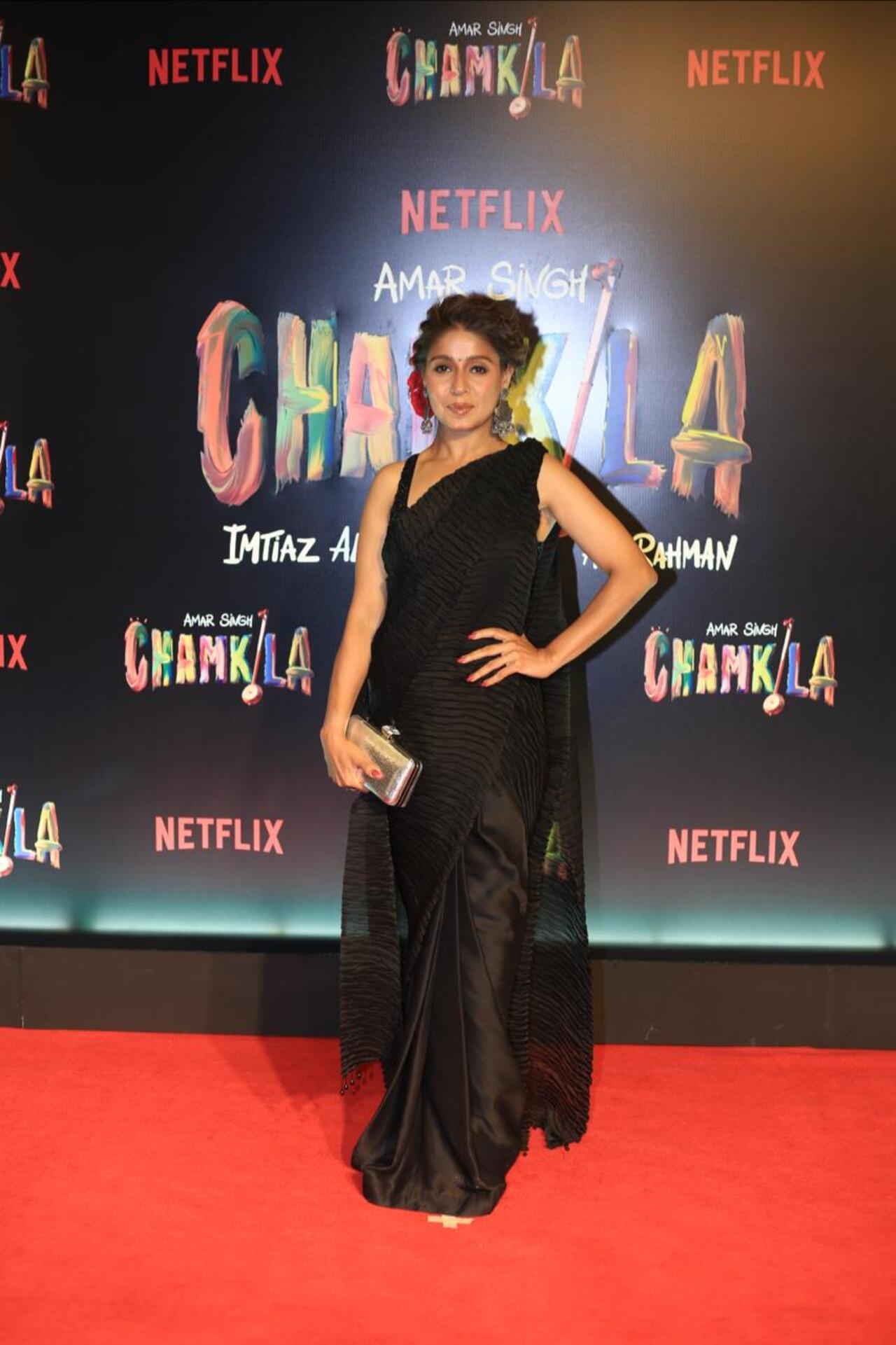 Sunidhi Chauhan gave retro vibes with her back saree and hair updo