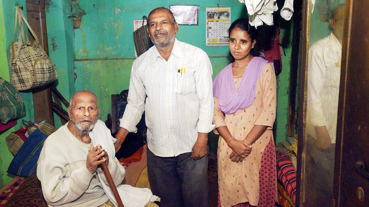 Baburao Padgelwar (left), 92, with his son Ghanshyam, 71, and granddaughter, at their residence