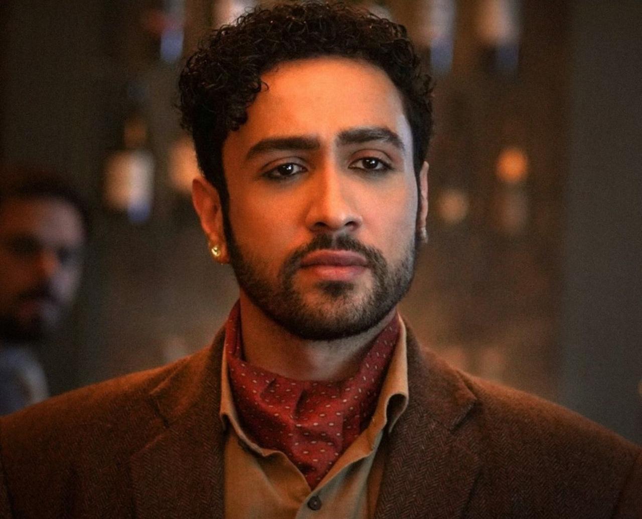 Adhyayan Suman portrays Zorawar Ali Khan, an arrogant nawab of considerable wealth whose pursuits are driven solely by his self-interest.