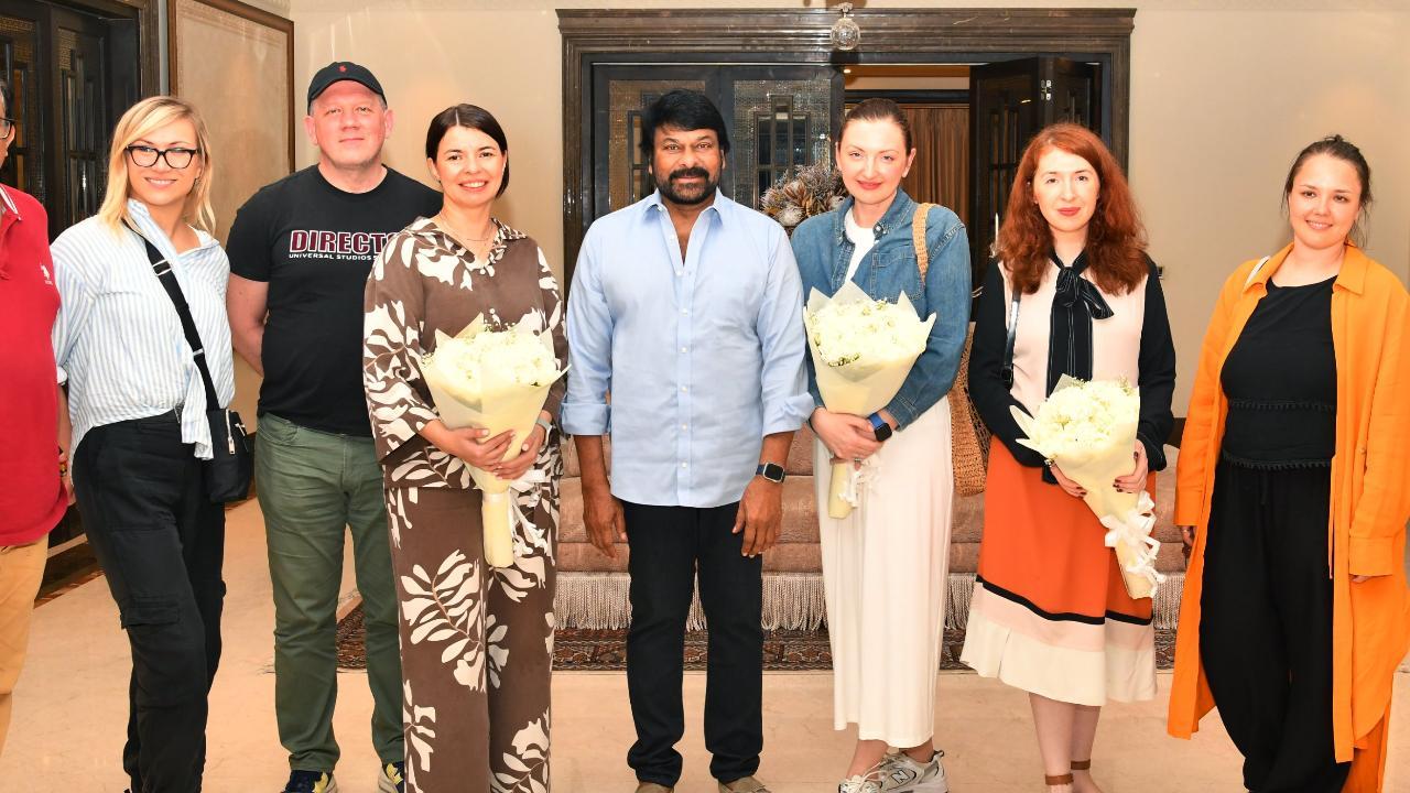 Chiranjeevi hosts Russian delegates at Hyderabad home