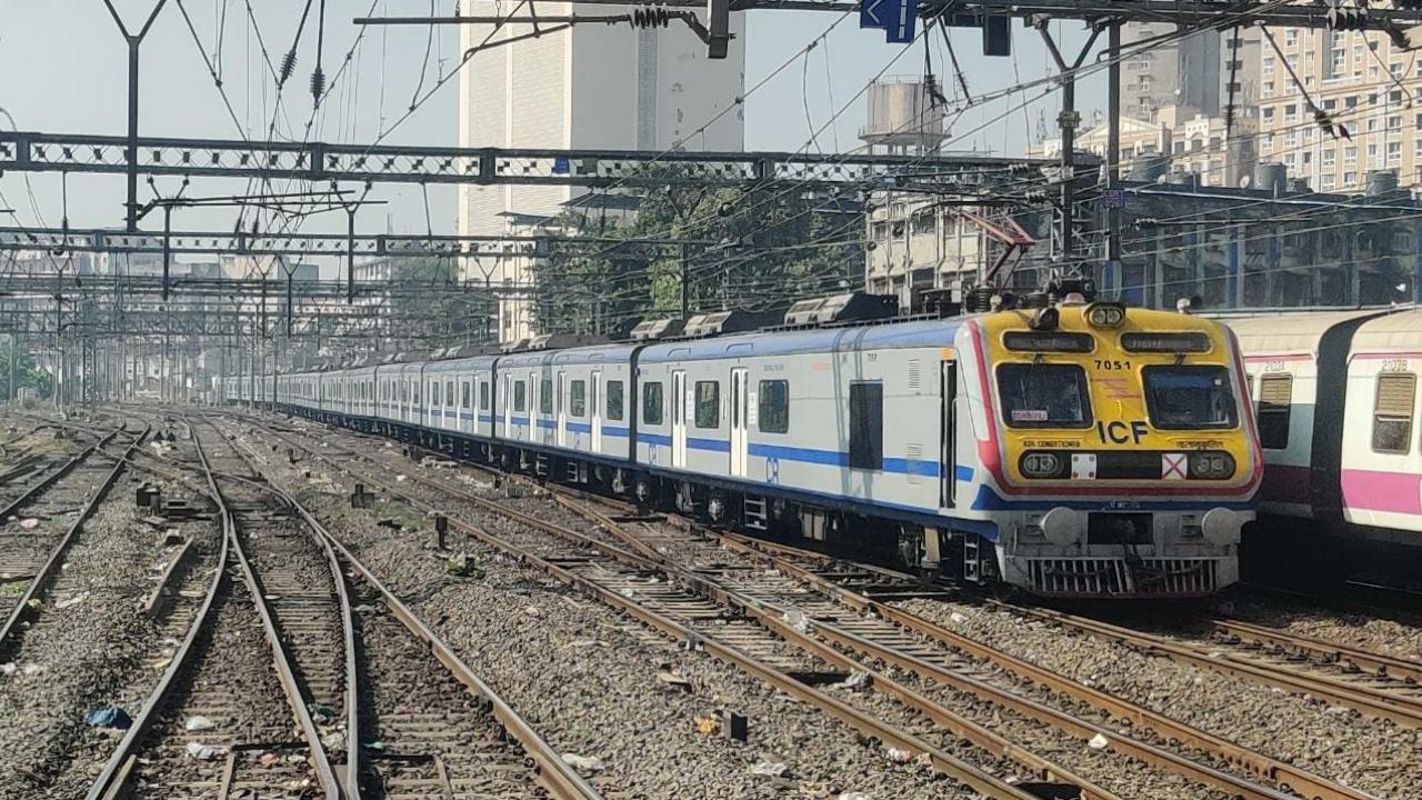 Presently, Central Railway with its five divisions, namely Mumbai, Bhusaval, Nagpur, Solapur and Pune has a network over 4,275 route kilometres in the states of Maharashtra, Madhya Pradesh and Karnataka