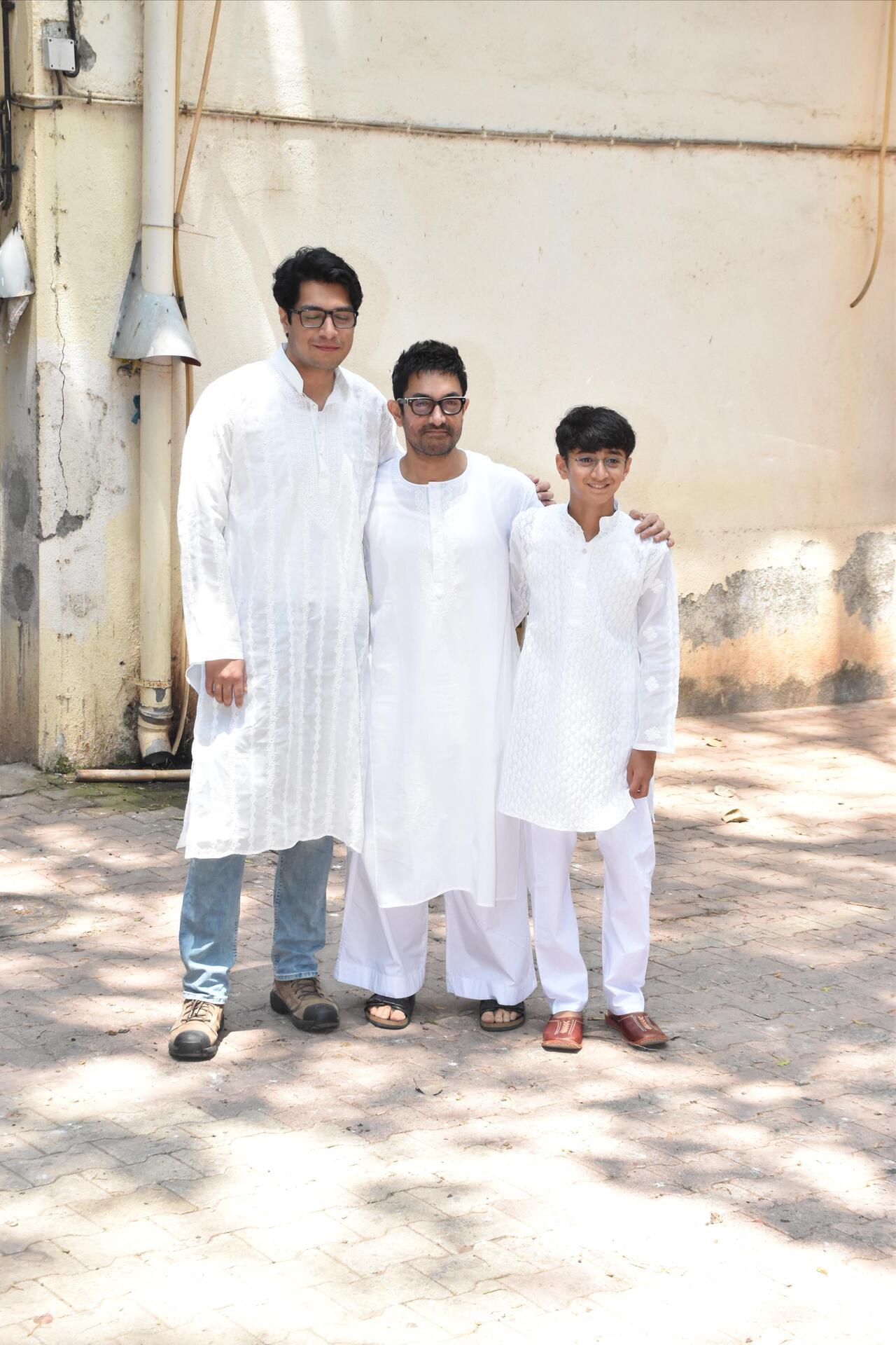 He was seen along with his sons Junaid and Azad. The trio was seen wearing white kurtas for the festive occasion (Pic/Yogen Shah)