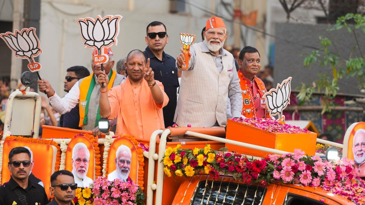 People in large numbers gathered to witness the roadshow on both sides of the road and showered petals on Prime Minister Modi