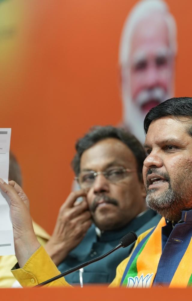 At the joining ceremony in the BJP, he hit out at the Congress over its economic policies
