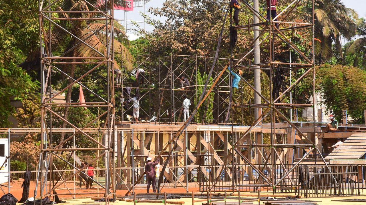 The Padwa Melava organised by the Maharashtra Navnirman Sena attracts scores of supporters and followers from across Maharashtra.