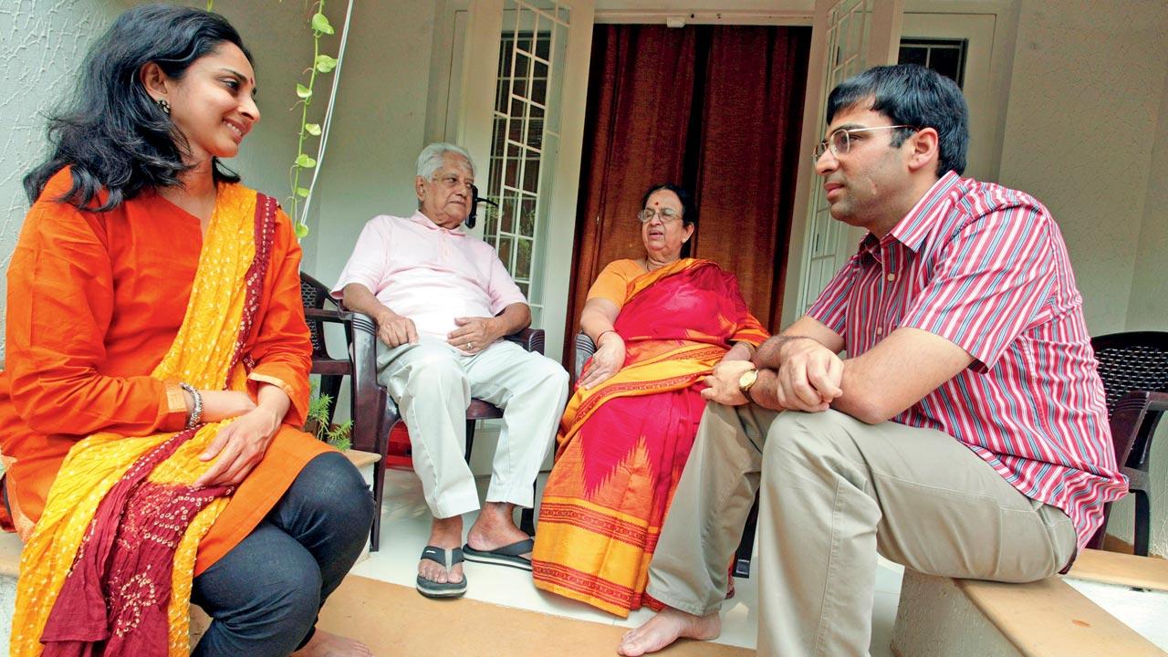Chess player Vishwanathan Anand with his parents Viswanathan Iyer and Susheela and wife Aruna at his home in Chennai. Pic/Getty Images