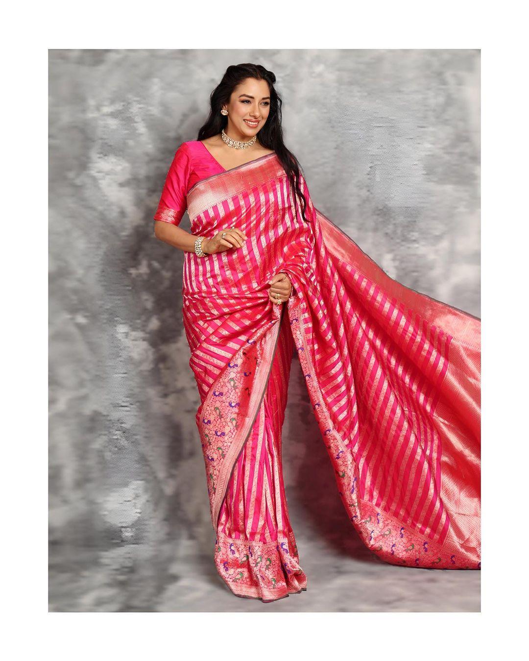 In this look, Rupali wore a stunning pink saree with a heavy border and golden straps on it. The actress paired the saree with a matching blouse
