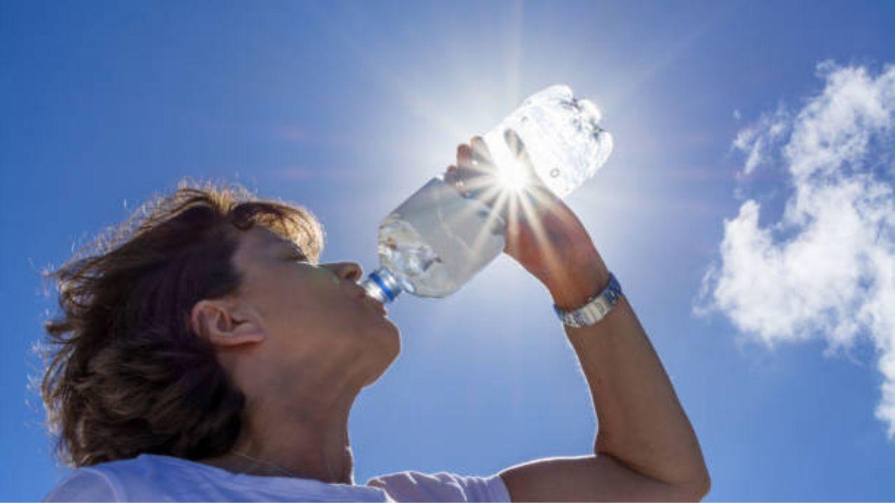 Drink plenty of waterDrink a sufficient amount of water throughout the day, even if you don't feel thirsty. Consumer other natural and healthy fluids. Refrain from excessive alcohol and caffeine intake as these beverages can dehydrate you. 