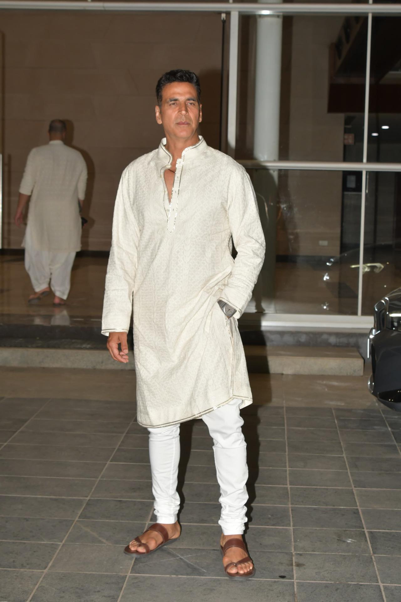 Akshay on the other hand opted for a traditional attire and wore an ivory embroidered kurta and white churidar. 