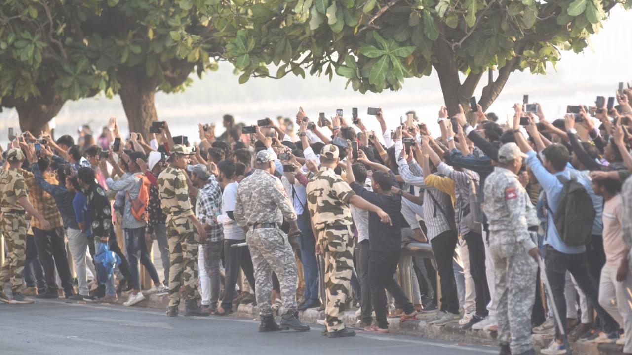 Mumbai LIVE: Cricket fans throng outside Wankhede stadium, security beefed up