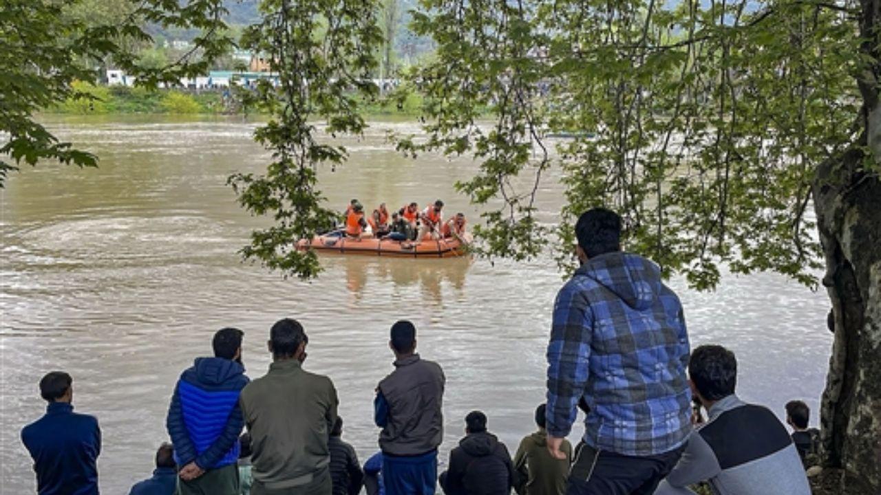 Jammu and Kashmir Lieutenant Governor Manoj Sinha expressed profound sadness over the incident and extended condolences to the families of the victims. 