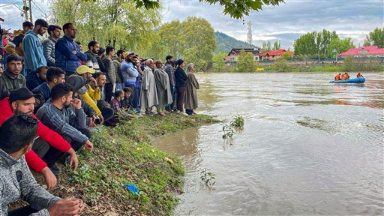Former Chief Minister Farooq Abdullah, who is also the National Conference patron, shared his condolences and lamented the delay in completing the construction of a bridge that could have potentially prevented such incidents.
