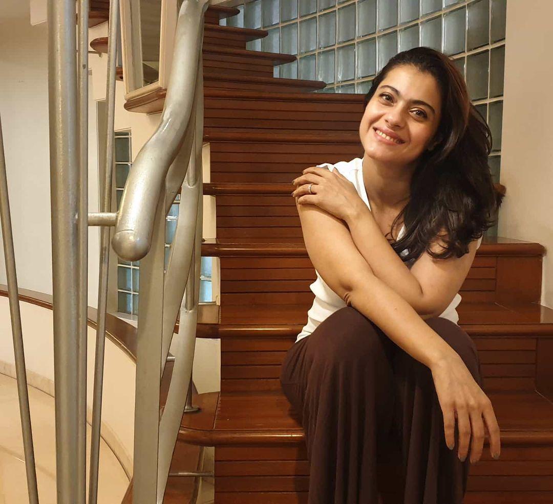 Before red carpet events or for random photo ops, you can often catch Kajol posing in front of the stairways.