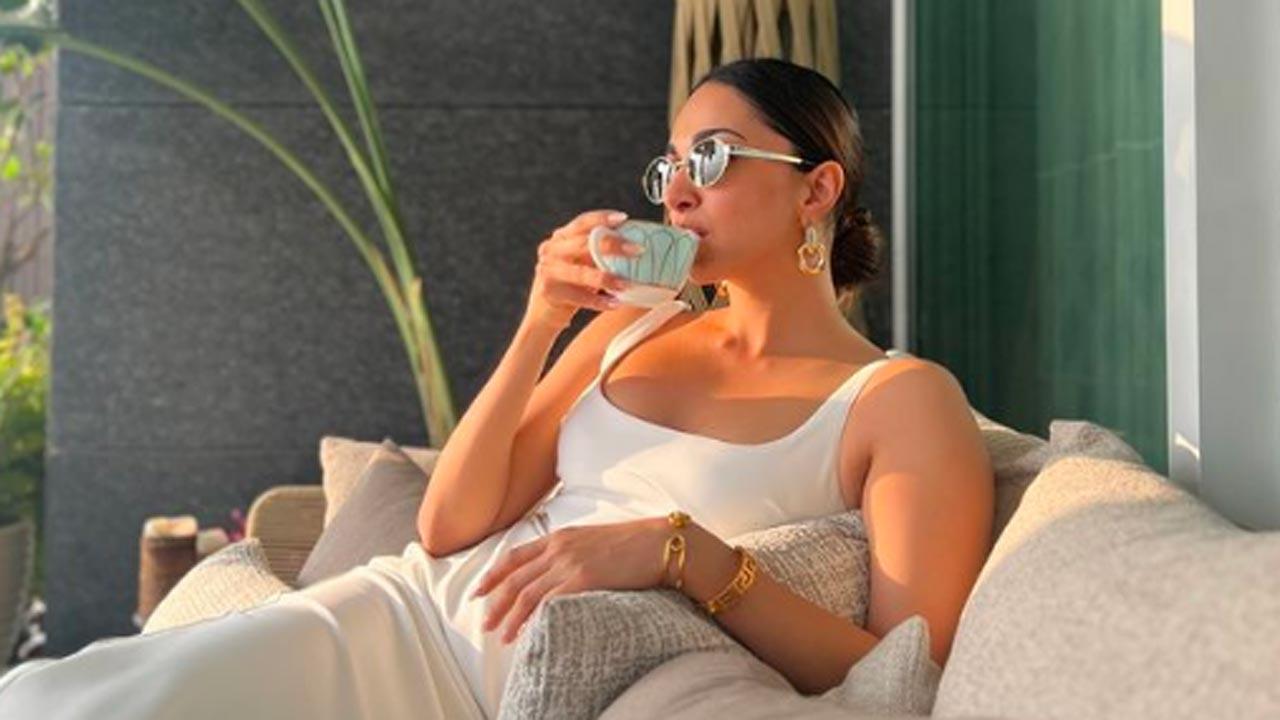 Kiara Advani's nails her summer outfit in latest pic, fans mistake her for THIS actress