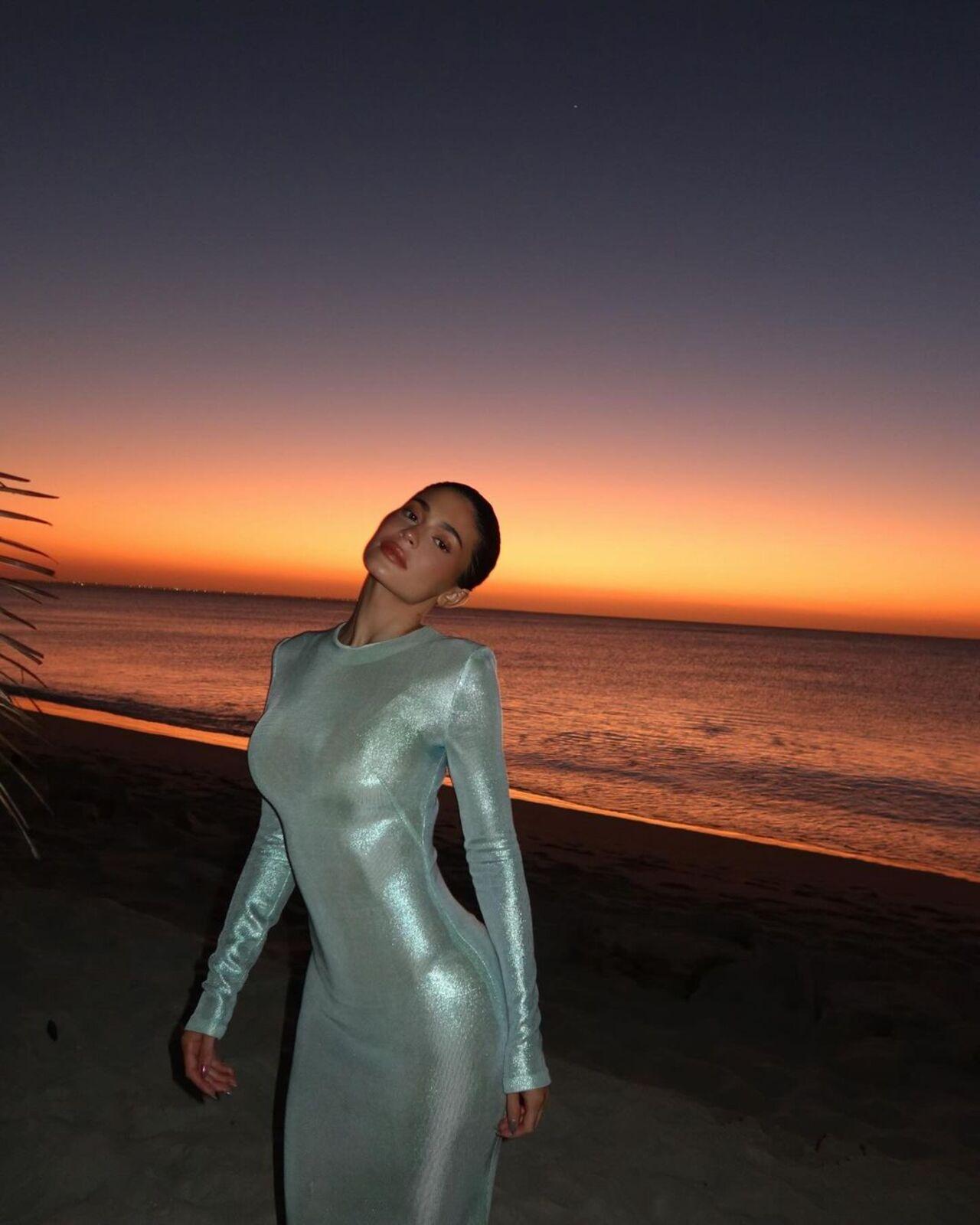 She also exuded elegance at a sundowner by wearing a silver dress exuding mermaid vibes. 