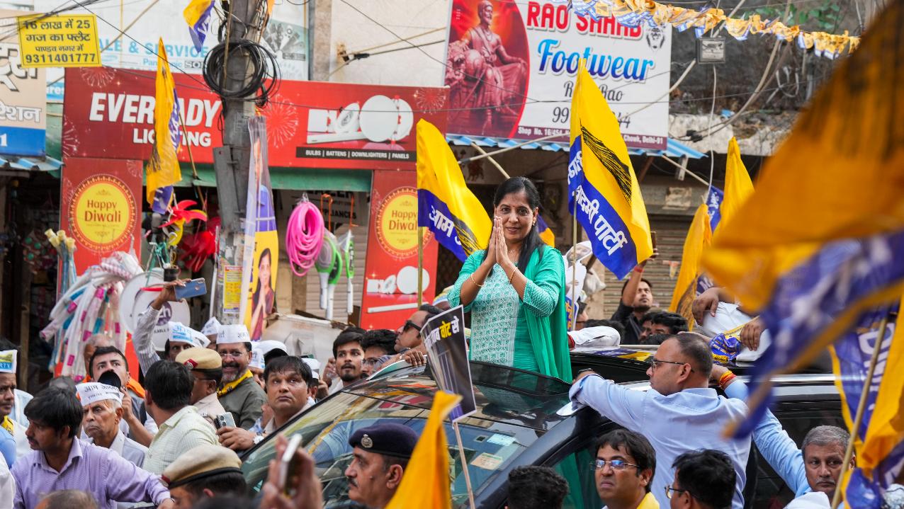 Jailed Delhi Chief Minister Arvind Kejriwal's wife Sunita Kejriwal greets supporters during an election roadshow in support of Aam Aadmi Party's (AAP) candidate from East Delhi constituency Kuldeep Kumar for the Lok Sabha polls, in New Delhi, Saturday, April 27, 2024 (PTI)