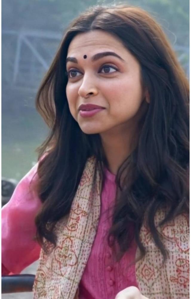 Actors with no makeup look on-screen 