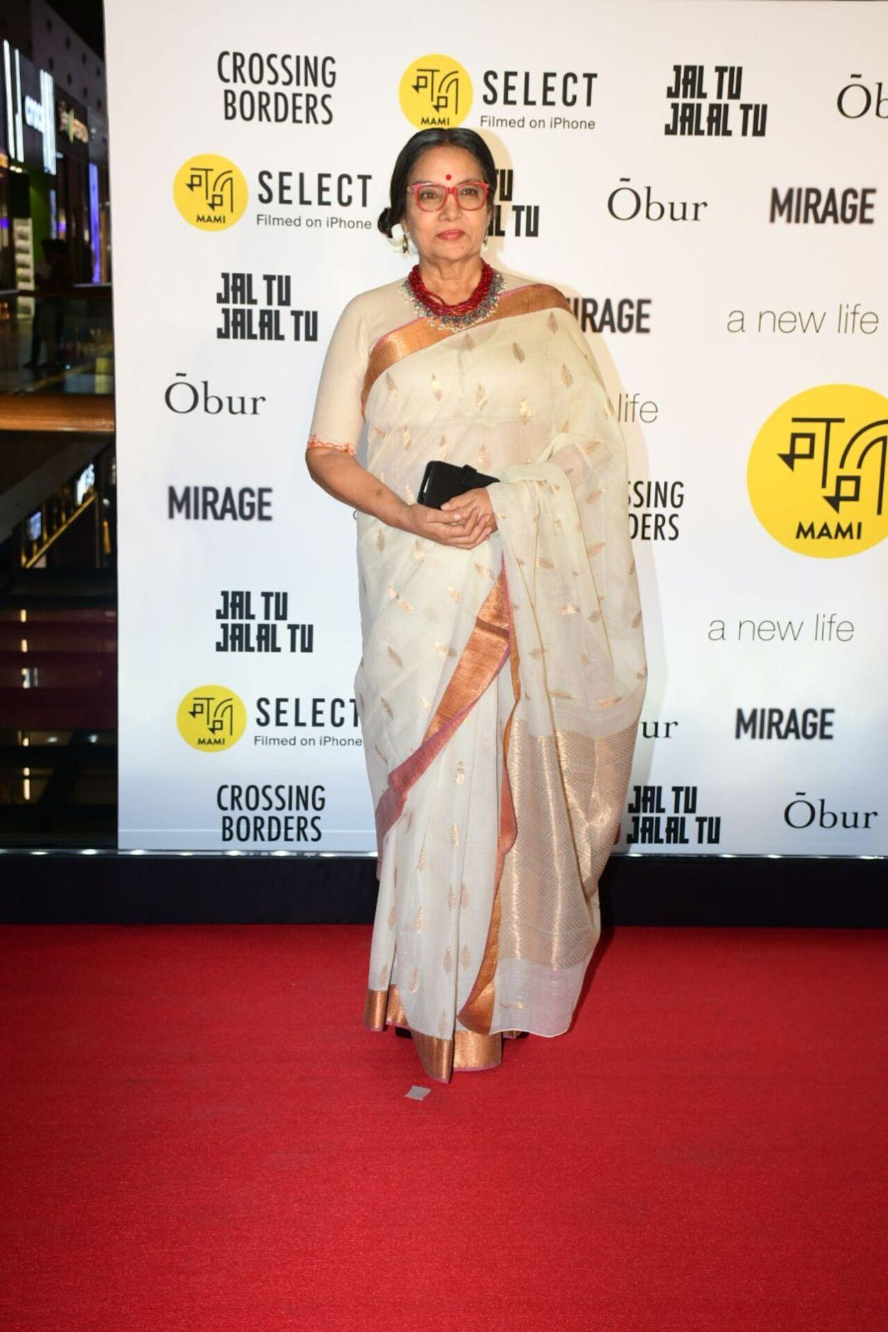 Veteran actress Shabana Azmi exuded elegance in an ivory saree with a rose-gold border. 