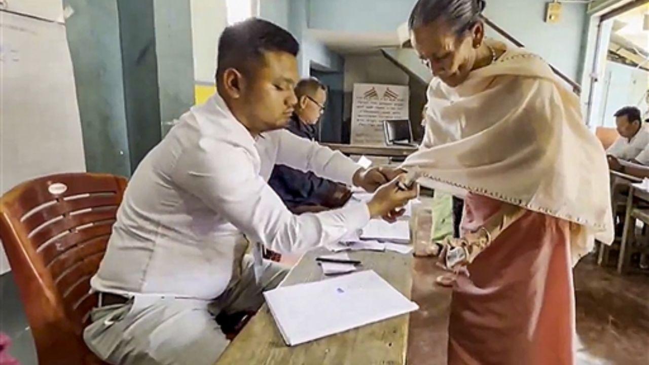 Despite the tumultuous circumstances during the initial polling, voters demonstrated enthusiasm by queuing up since early morning to cast their votes at the affected polling stations, reflecting their commitment to exercising their democratic rights.