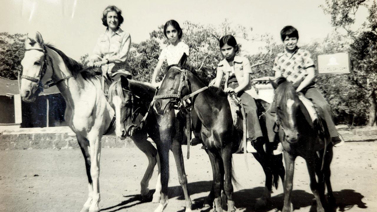 Doongaji riding Gareeb Pariwar, beside Delna Golvala on Jeet with other students in Matheran