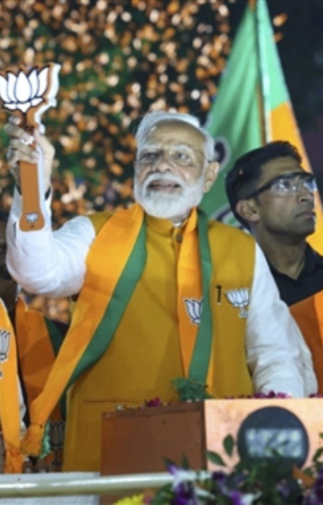 PM Modi leads vibrant roadshow in Bhopal