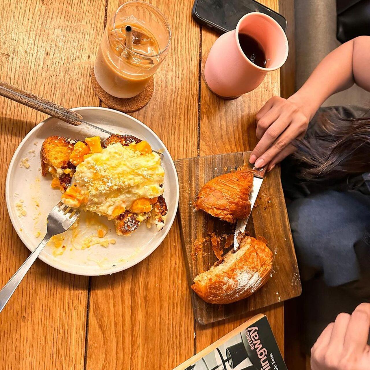 She shared a picture of her plate decked with a heap of French toast and a croissant. She paired it with a glass of iced latte and black coffee. 