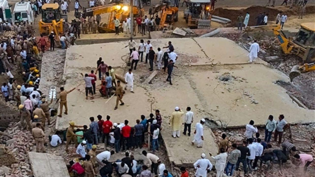 Two labourers lost their lives and 17 others sustained injuries in an incident of a building collapse in Muzaffarnagar, Uttar Pradesh. Pics/ PTI