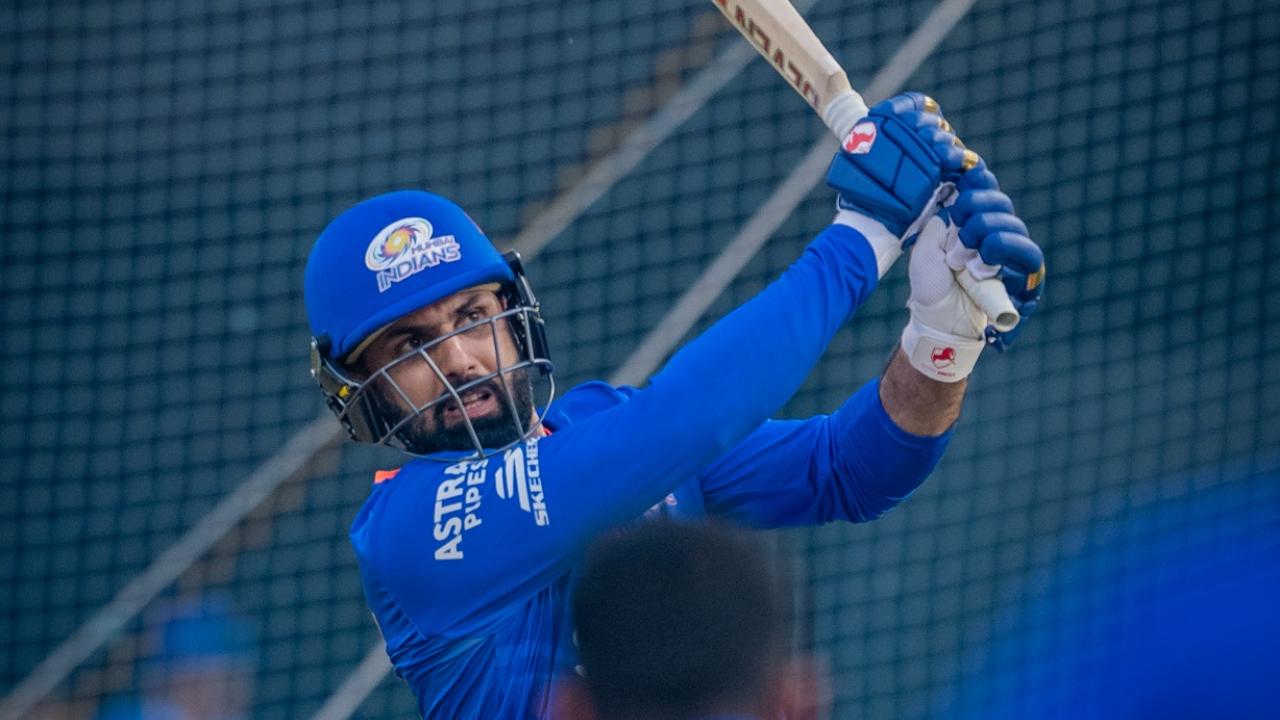 Mohammad Nabi is also one of the star all-rounders, Mumbai Indians have in their side. The veteran Afghanistan player was seen striking the ball huge at the home venue ahead of the evening's mega clash