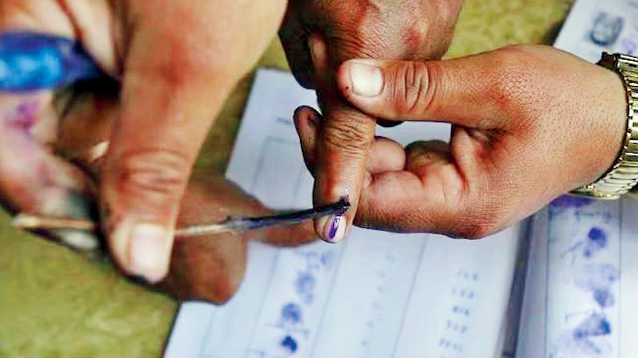Jalgaon District Election Office develops India's first poll certification exam