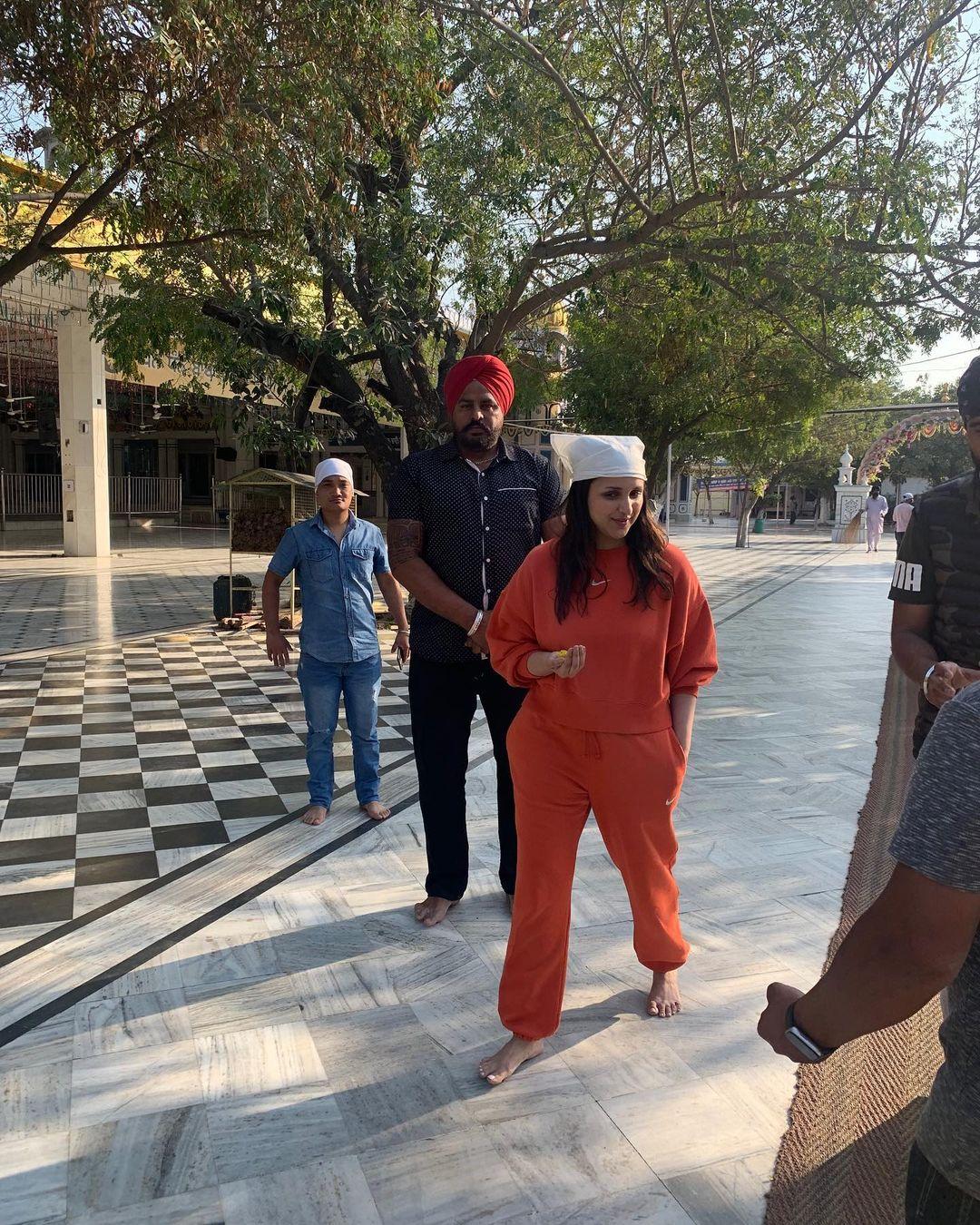 This is a picture from Parineeti's visit to Gurudwara