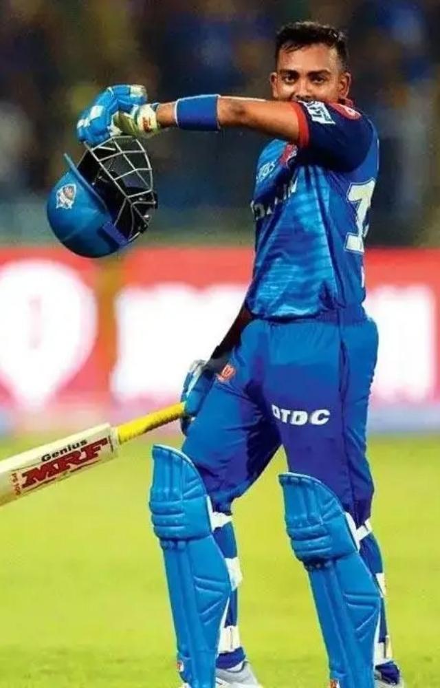 After missing out on the first two matches, Prithvi Shaw played a vital knock of 43 runs off 27 balls. His knock was laced with 4 fours and 2 sixes