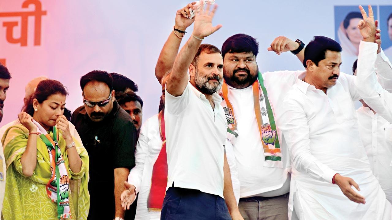 Rahul Gandhi campaigning for the Lok Sabha elections in Maharashtra’s Solapur. Pics/Nimesh Dave