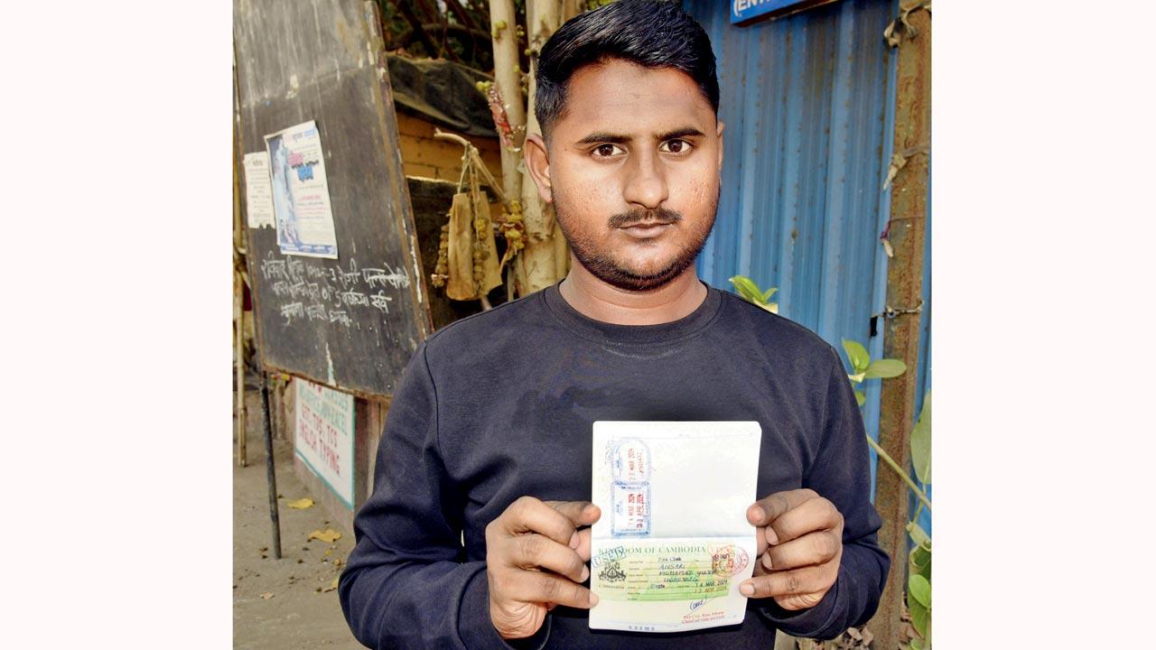 Mohammed Yusuf Ansari showing his passport in Mumbai. Pic/Atul Kamble
