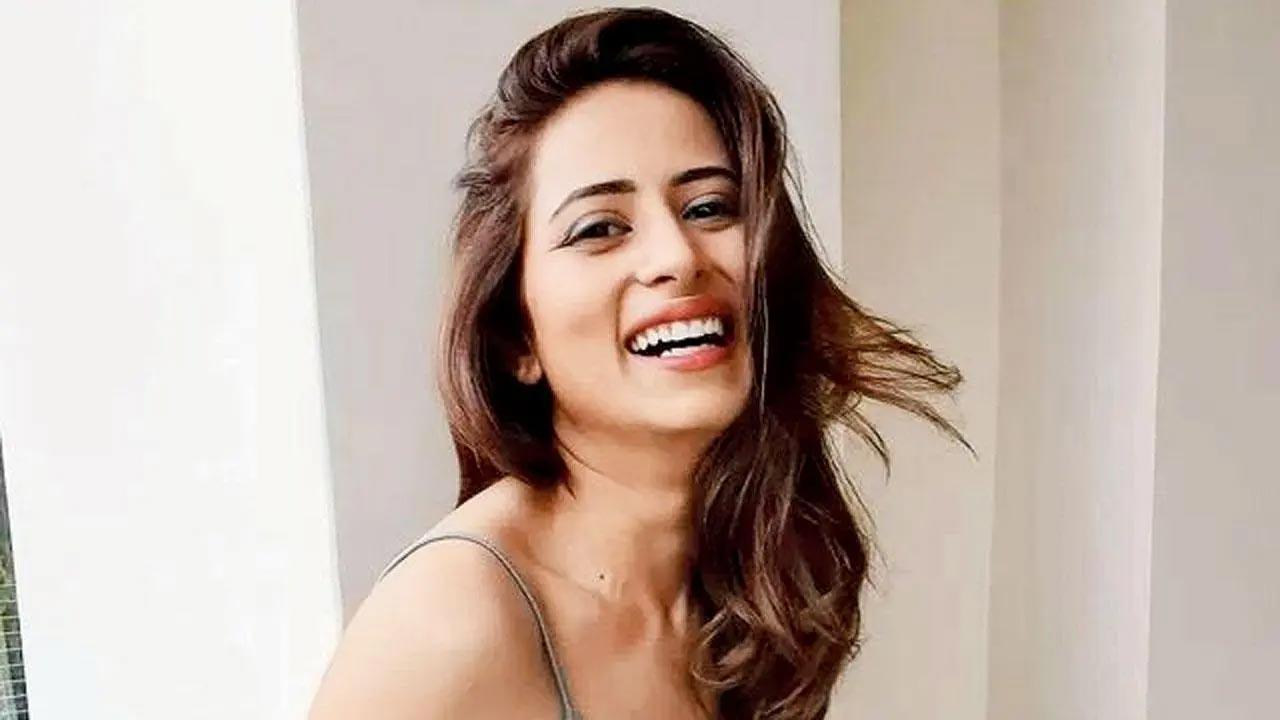 Sargun Mehta is a vision to behold in mini skirt; asks fans to 'focus on me'