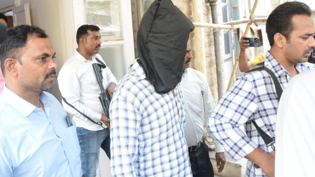 The two accused being produced before a Mumbai court on Friday. Pic/Sameer Abedi