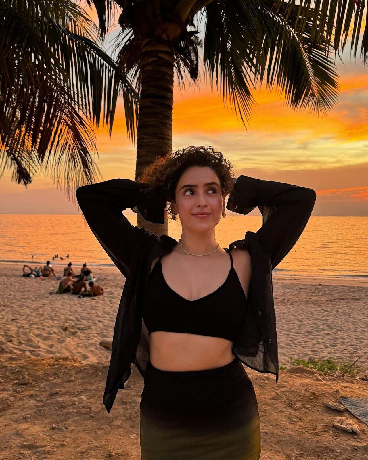 In her previous set of pictures, Sanya posed in a black outfit with a picturesque view of the sunset. 