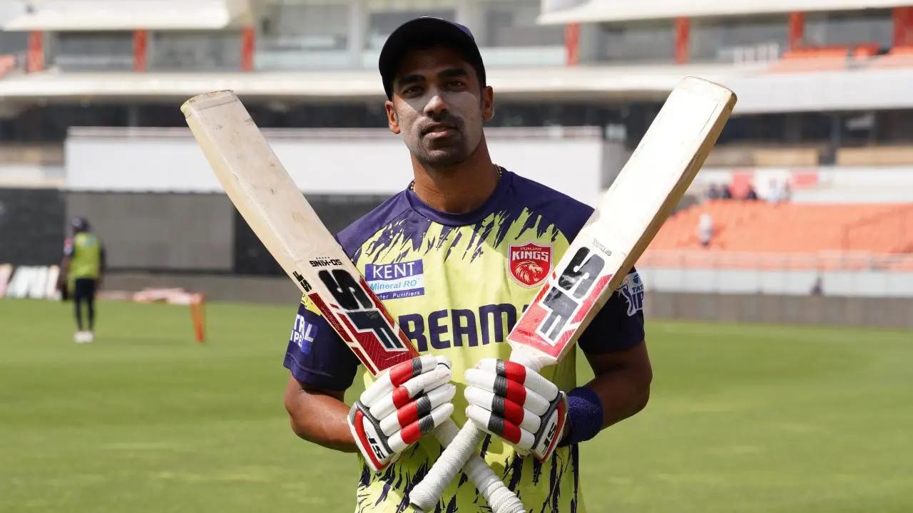 Shashank Singh
Shashank Singh has become one of the favourite players of the crowd to watch out for during Punjab's matches. The right-hander can turn the sheets in his favour at any point of time in the match. Coming down the order, Shashank has scored 195 runs in eight matches