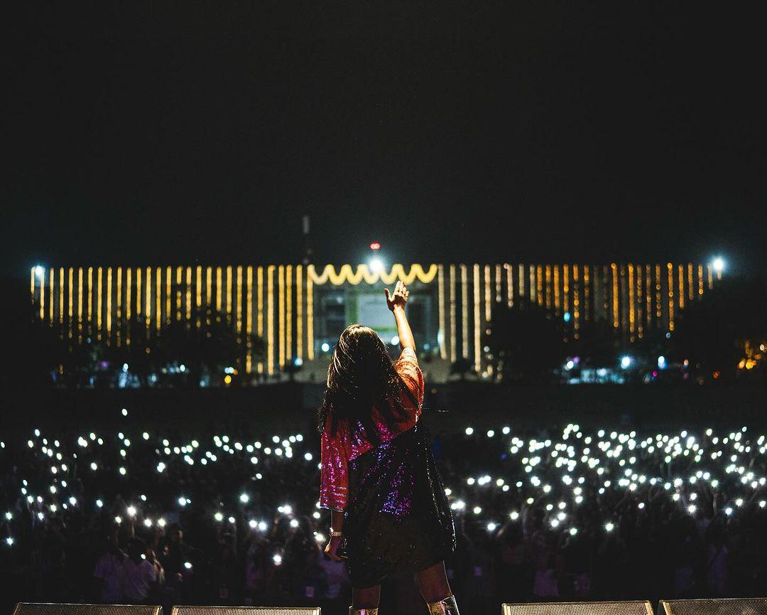 Whether she's belting out a power ballad or getting the crowd to sing along, Shilpa knows how to make every moment count.
