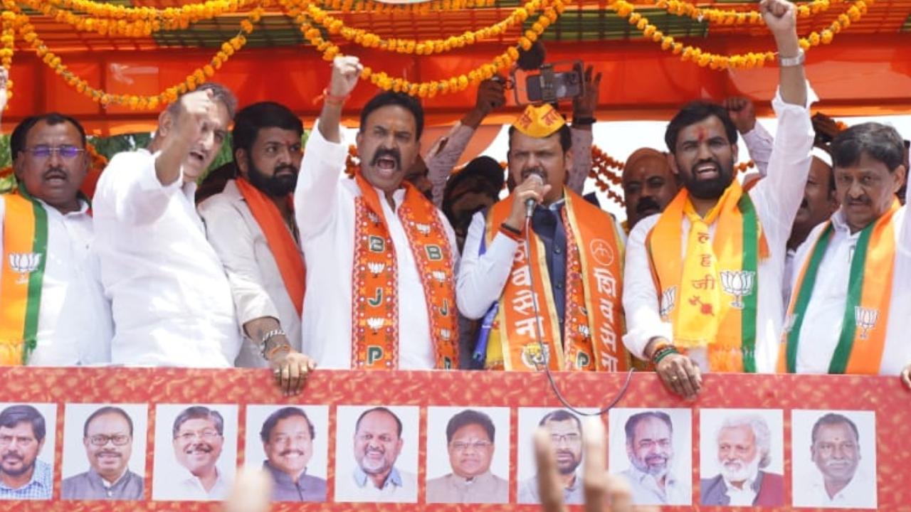 Devendra Fadnavis on Tuesday campaigned for Mahayuti candidates Satpute and Nimbalkar