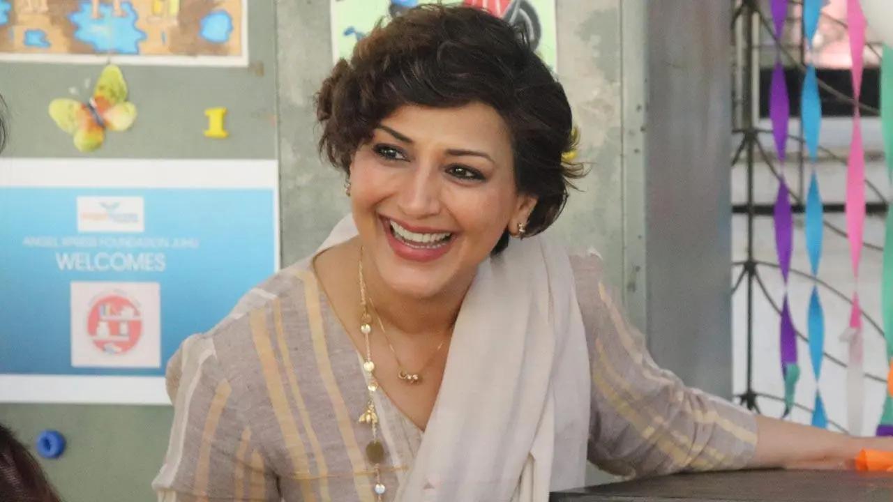 Sonali Bendre gets nostalgic on 25 years of Aamir-starrer 'Sarfarosh'