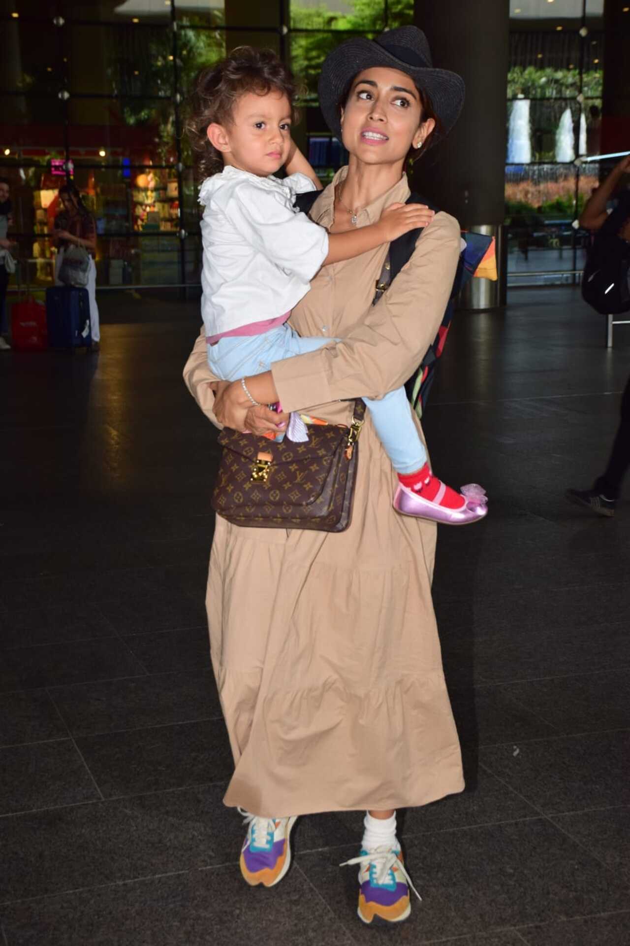 Shriya Saran posed happily with her daughter Radha at the airport. 