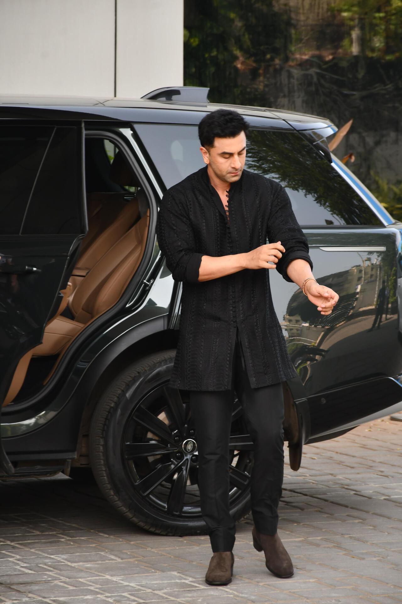 Ranbir Kapoor was spotted in a clean-shaven look and dressed in black ensemble at the Kalina airport