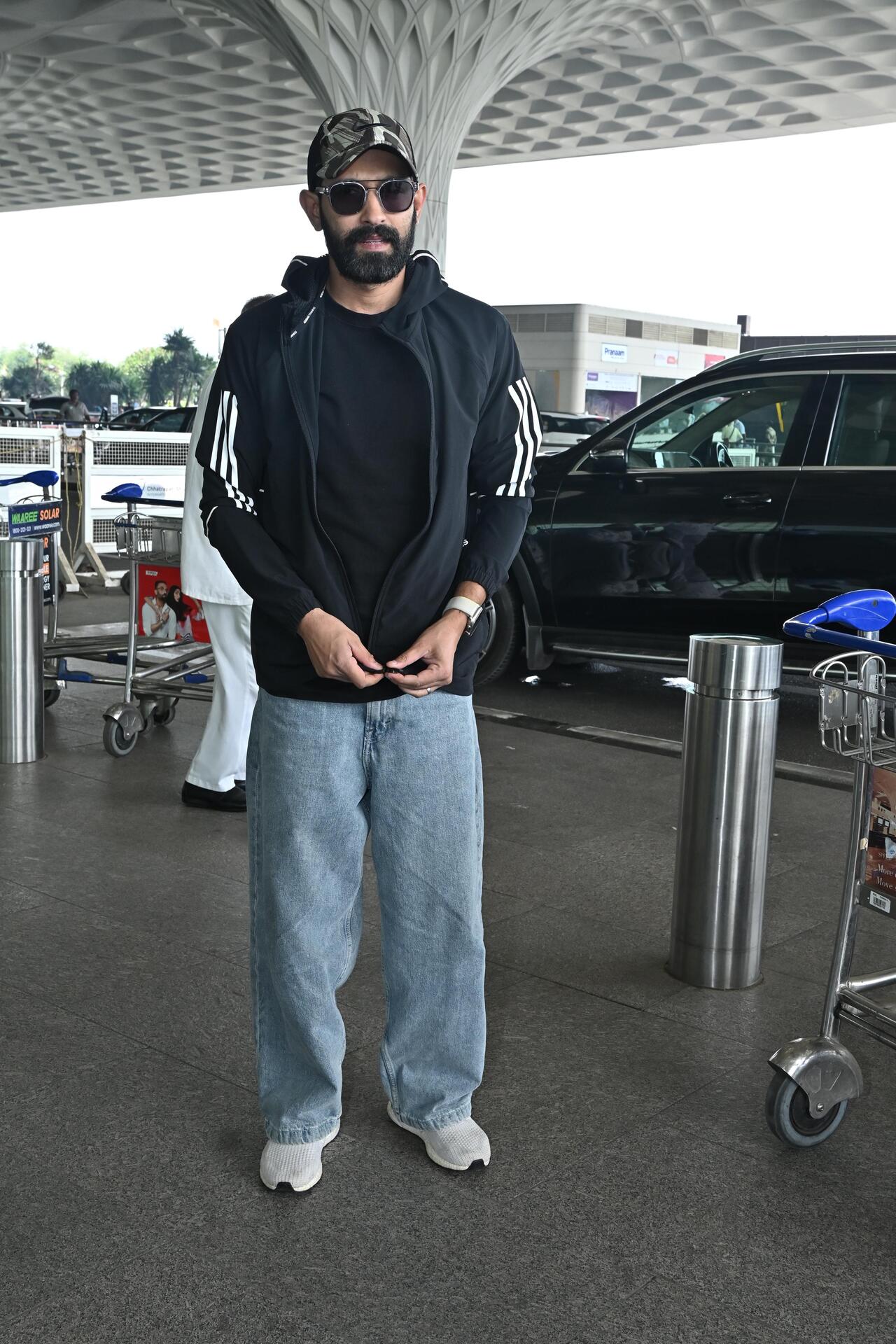 Vikrant Massey was seen in cool casuals at the airport