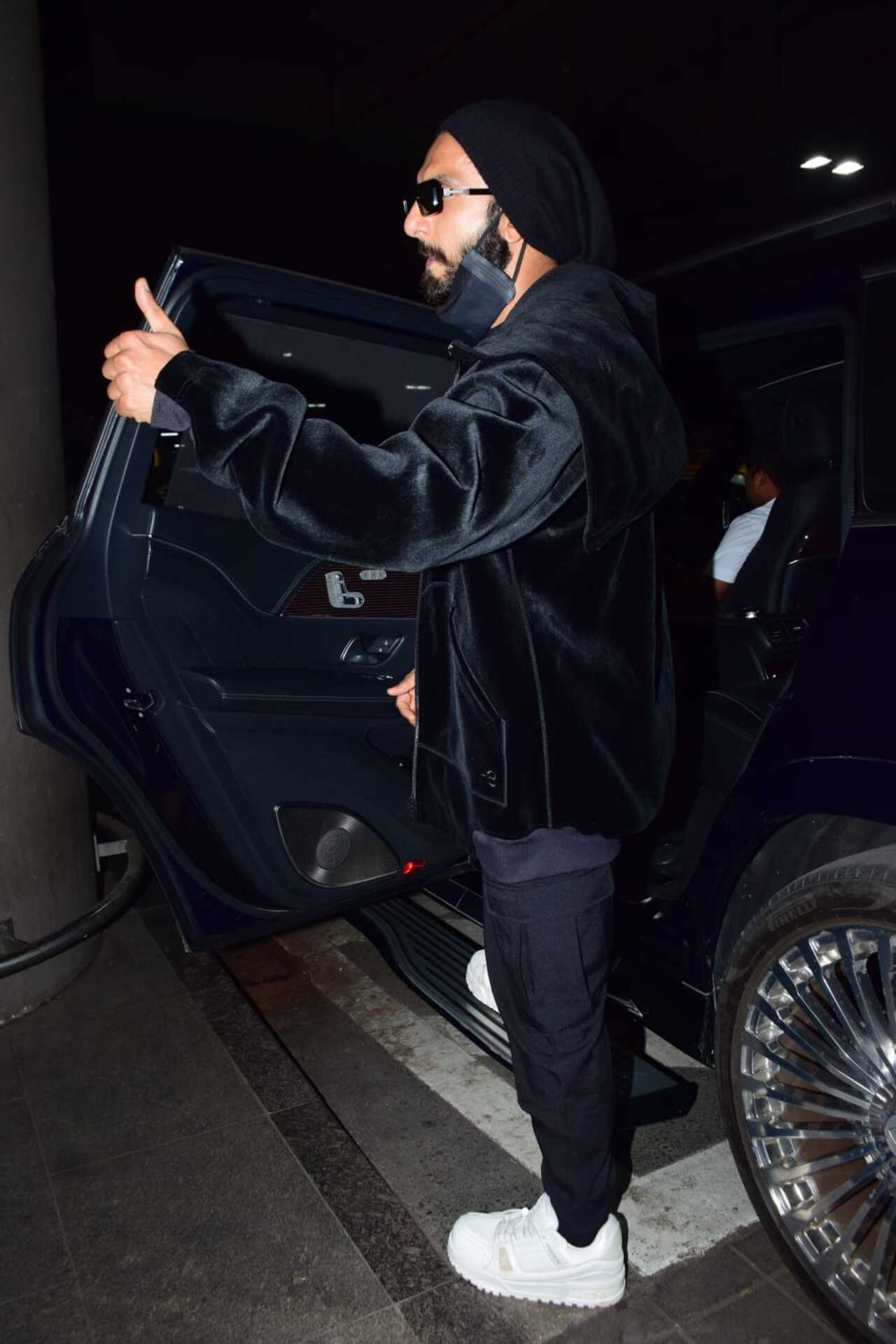 Ranveer Singh was also spotted in an all-black outfit at the Mumbai airport